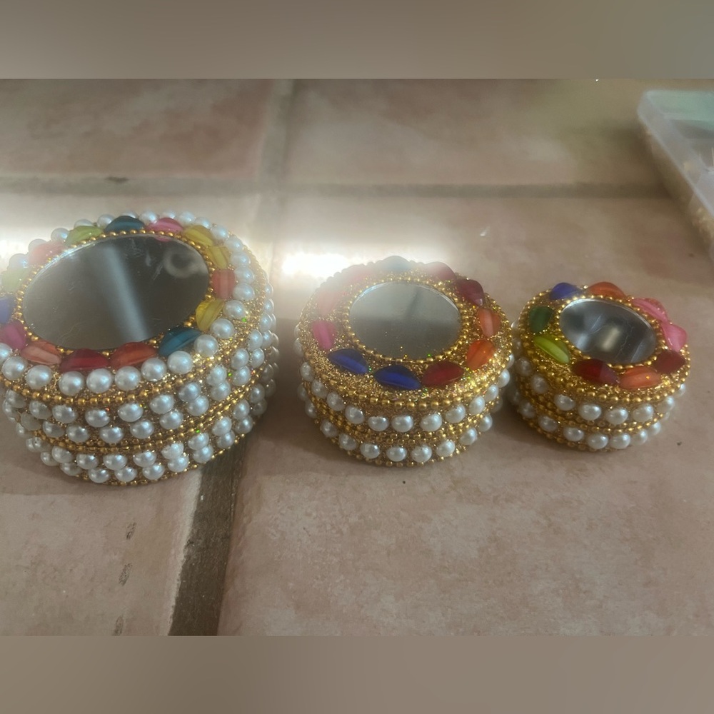 Multicolor Pearl and Gold jewel boxes